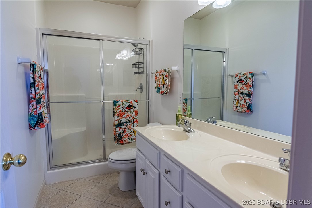 Sunrise Beach, Missouri 65079, United States, 3 Bedrooms Bedrooms, ,2 BathroomsBathrooms,Residential,Active,12626