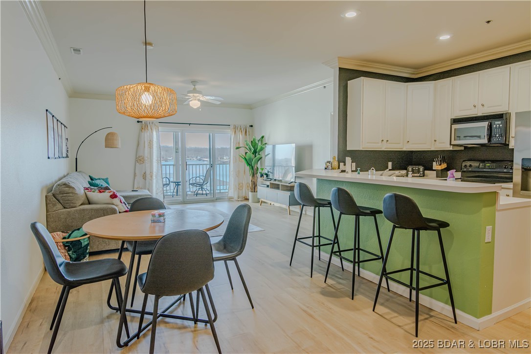 Sunrise Beach, Missouri 65079, United States, 3 Bedrooms Bedrooms, ,2 BathroomsBathrooms,Residential,Active,12626