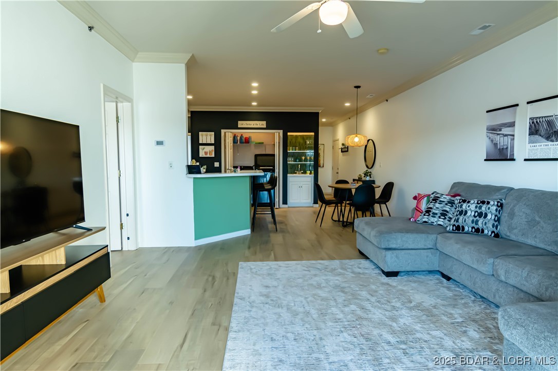 Sunrise Beach, Missouri 65079, United States, 3 Bedrooms Bedrooms, ,2 BathroomsBathrooms,Residential,Active,12626