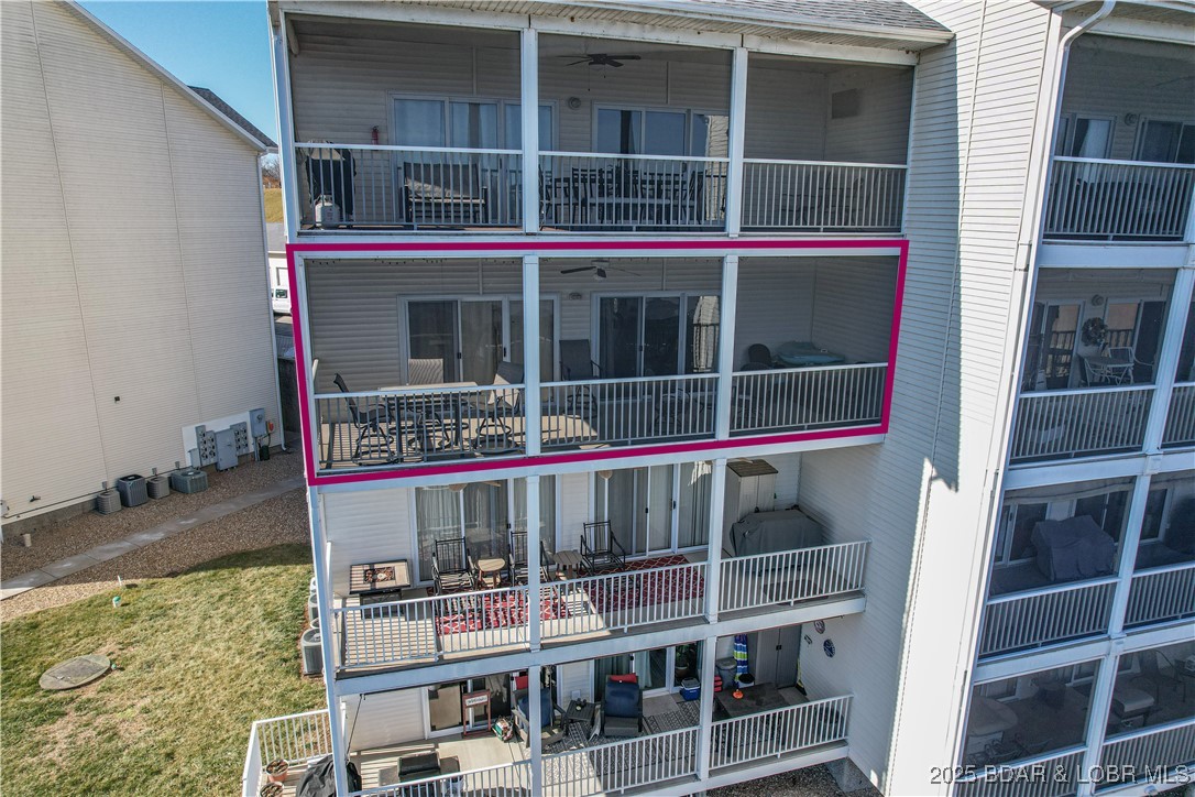 Sunrise Beach, Missouri 65079, United States, 3 Bedrooms Bedrooms, ,2 BathroomsBathrooms,Residential,Active,12626