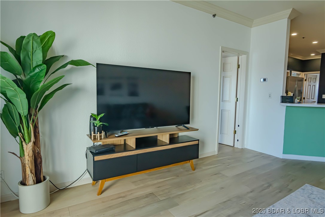 Sunrise Beach, Missouri 65079, United States, 3 Bedrooms Bedrooms, ,2 BathroomsBathrooms,Residential,Active,12626