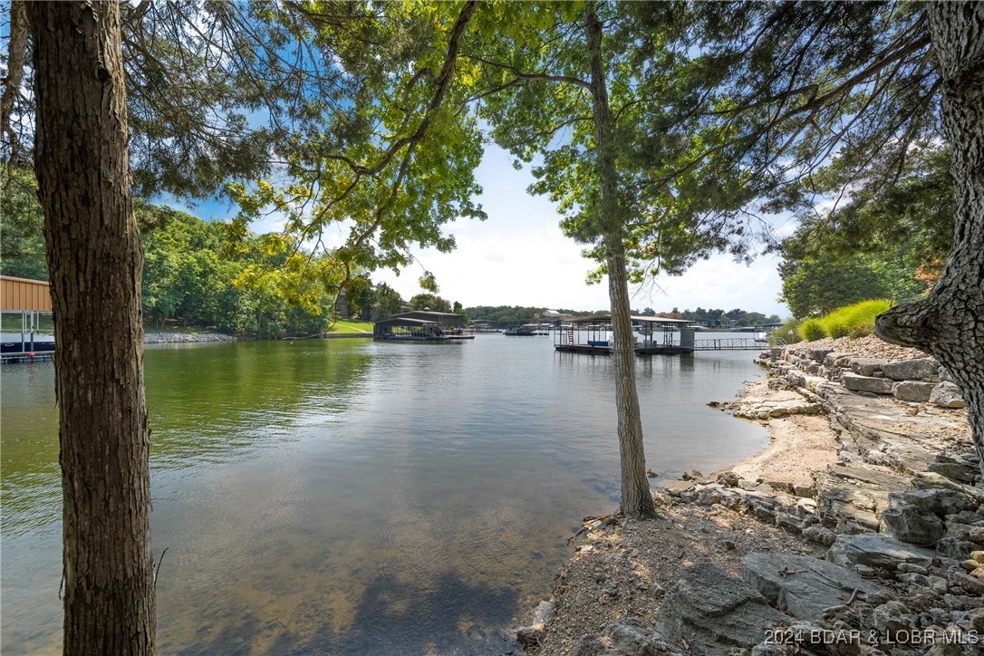 Porto Cima, Missouri 65079, United States, 4 Bedrooms Bedrooms, ,5 BathroomsBathrooms,Residential,Contingent,45852