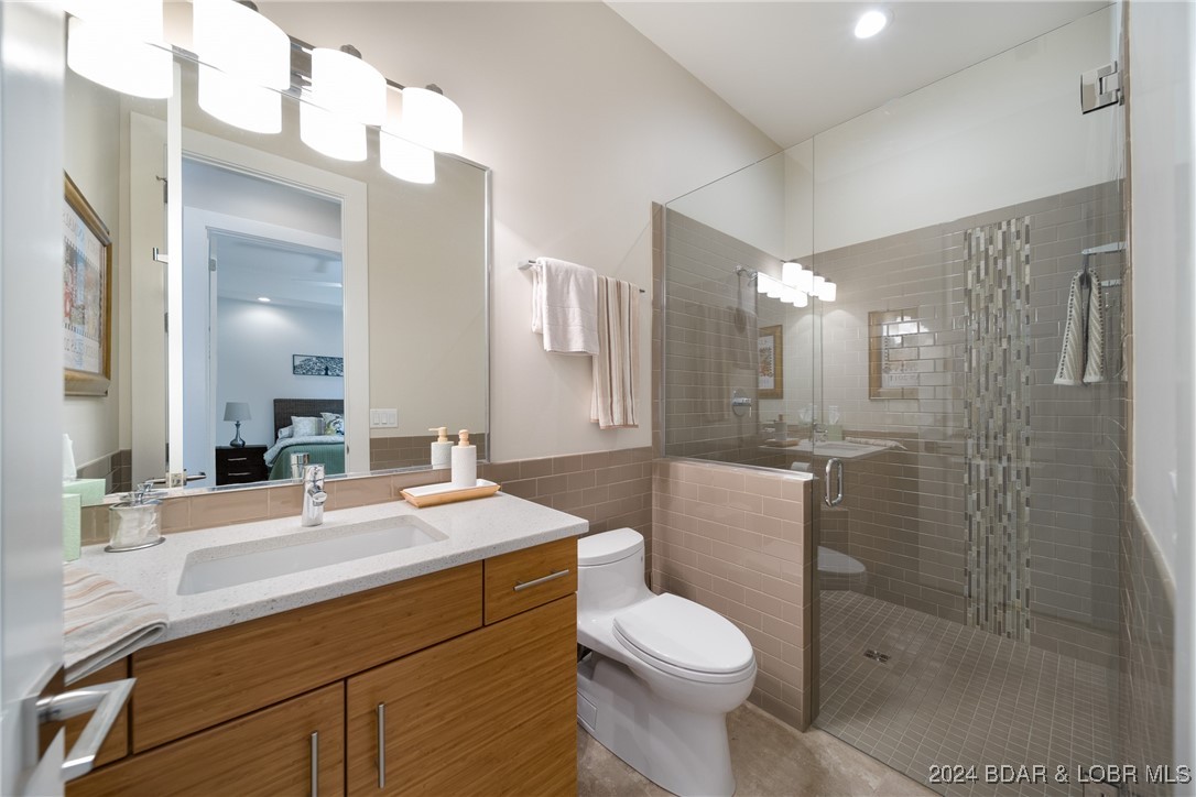 Porto Cima, Missouri 65079, United States, 4 Bedrooms Bedrooms, ,5 BathroomsBathrooms,Residential,Contingent,45852