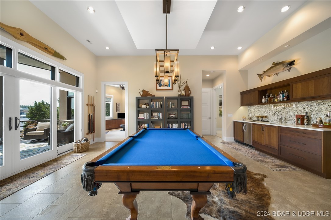 Porto Cima, Missouri 65079, United States, 4 Bedrooms Bedrooms, ,5 BathroomsBathrooms,Residential,Contingent,45852