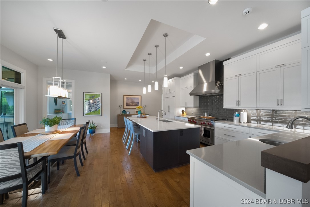 Porto Cima, Missouri 65079, United States, 4 Bedrooms Bedrooms, ,5 BathroomsBathrooms,Residential,Contingent,45852