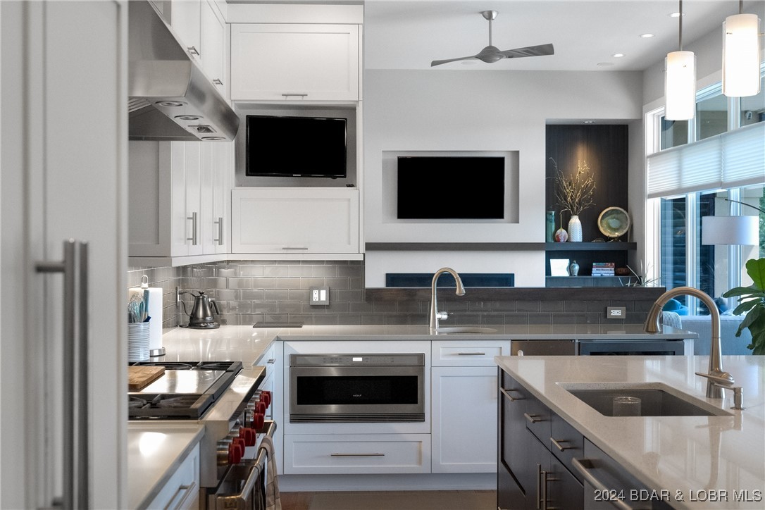 Porto Cima, Missouri 65079, United States, 4 Bedrooms Bedrooms, ,5 BathroomsBathrooms,Residential,Contingent,45852