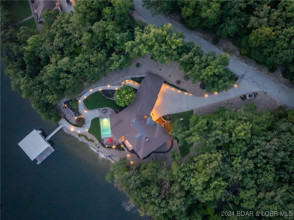 Porto Cima, Missouri 65079, United States, 4 Bedrooms Bedrooms, ,5 BathroomsBathrooms,Residential,Contingent,45852