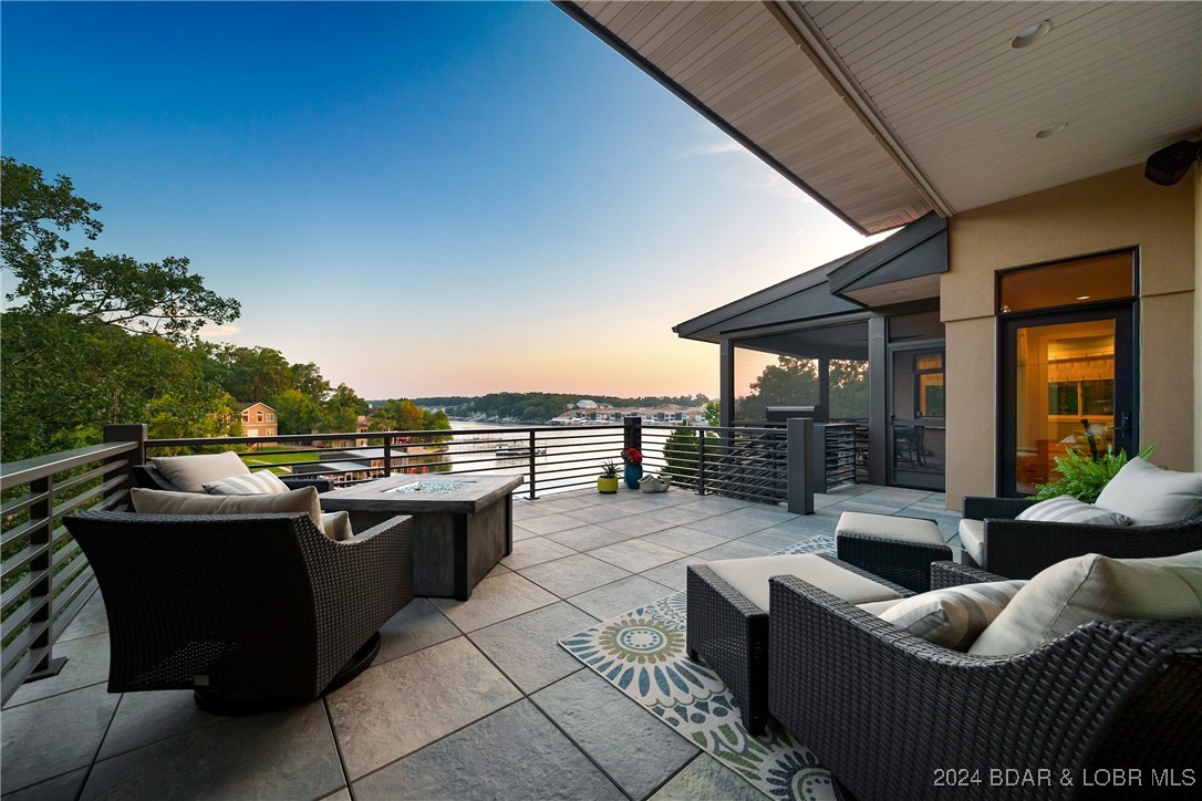 Porto Cima, Missouri 65079, United States, 4 Bedrooms Bedrooms, ,5 BathroomsBathrooms,Residential,Contingent,45852