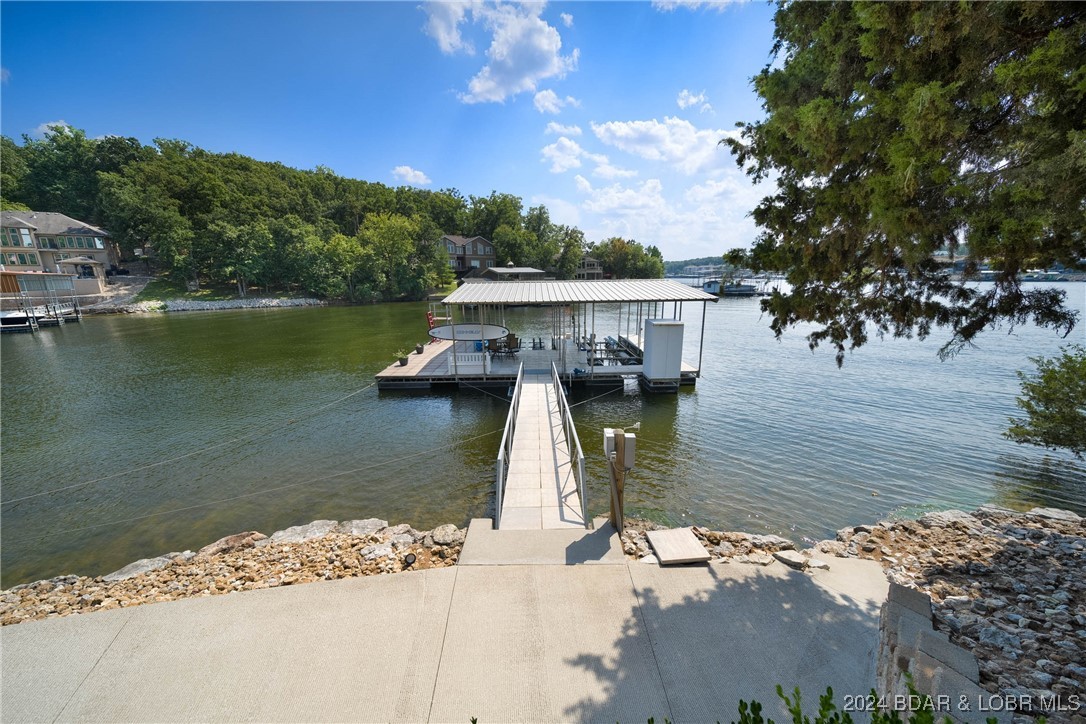 Porto Cima, Missouri 65079, United States, 4 Bedrooms Bedrooms, ,5 BathroomsBathrooms,Residential,Contingent,45852