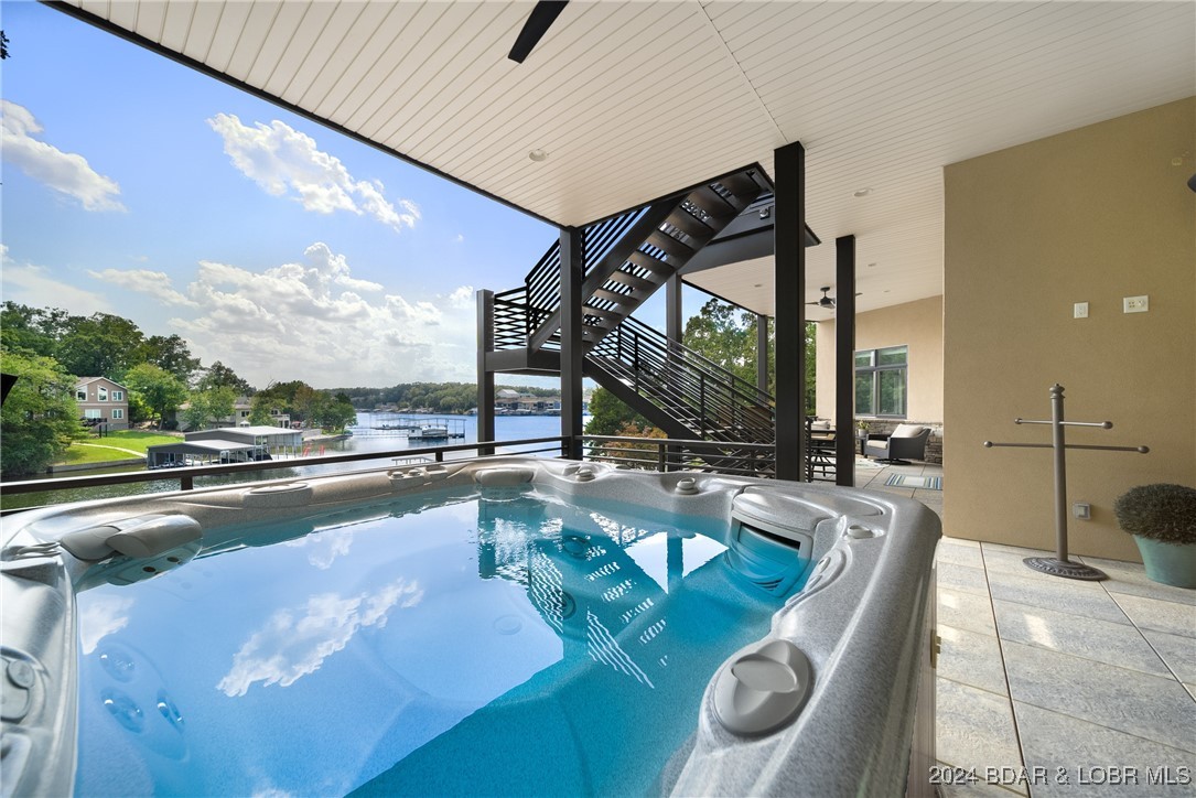 Porto Cima, Missouri 65079, United States, 4 Bedrooms Bedrooms, ,5 BathroomsBathrooms,Residential,Contingent,45852