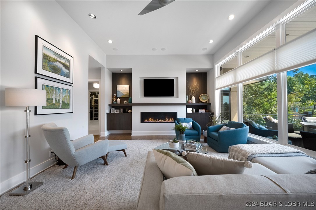 Porto Cima, Missouri 65079, United States, 4 Bedrooms Bedrooms, ,5 BathroomsBathrooms,Residential,Contingent,45852