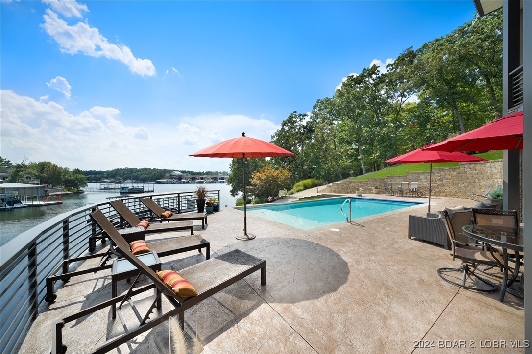 Porto Cima, Missouri 65079, United States, 4 Bedrooms Bedrooms, ,5 BathroomsBathrooms,Residential,Contingent,45852