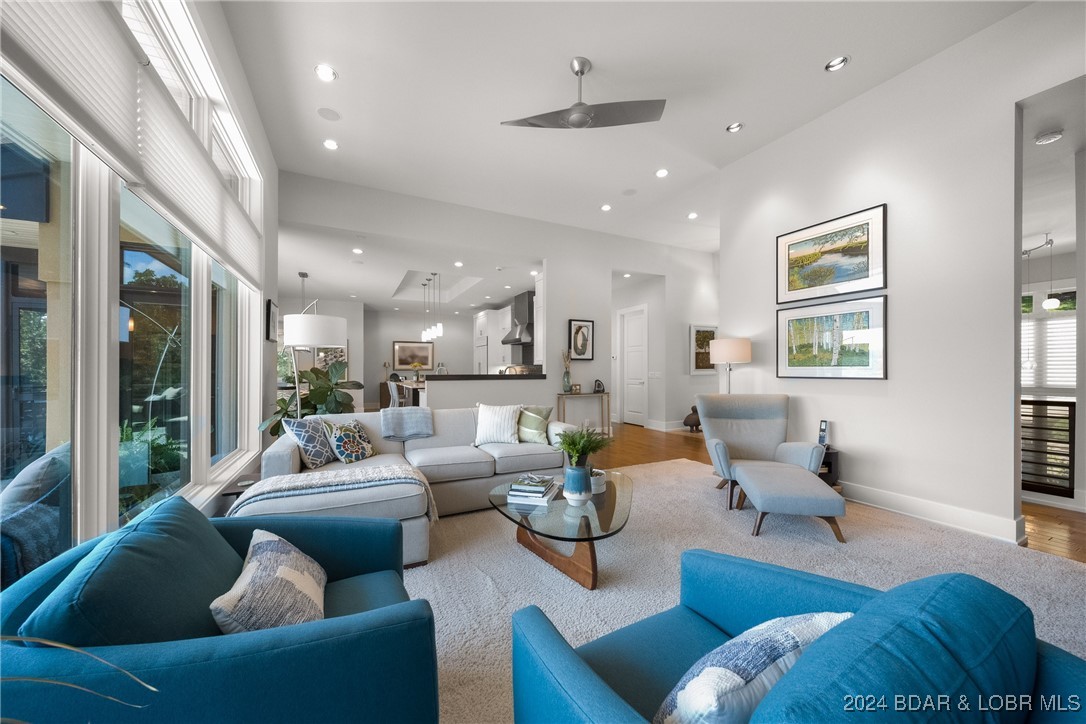 Porto Cima, Missouri 65079, United States, 4 Bedrooms Bedrooms, ,5 BathroomsBathrooms,Residential,Contingent,45852