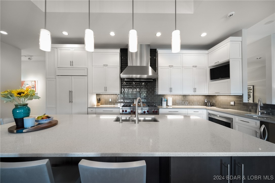 Porto Cima, Missouri 65079, United States, 4 Bedrooms Bedrooms, ,5 BathroomsBathrooms,Residential,Contingent,45852