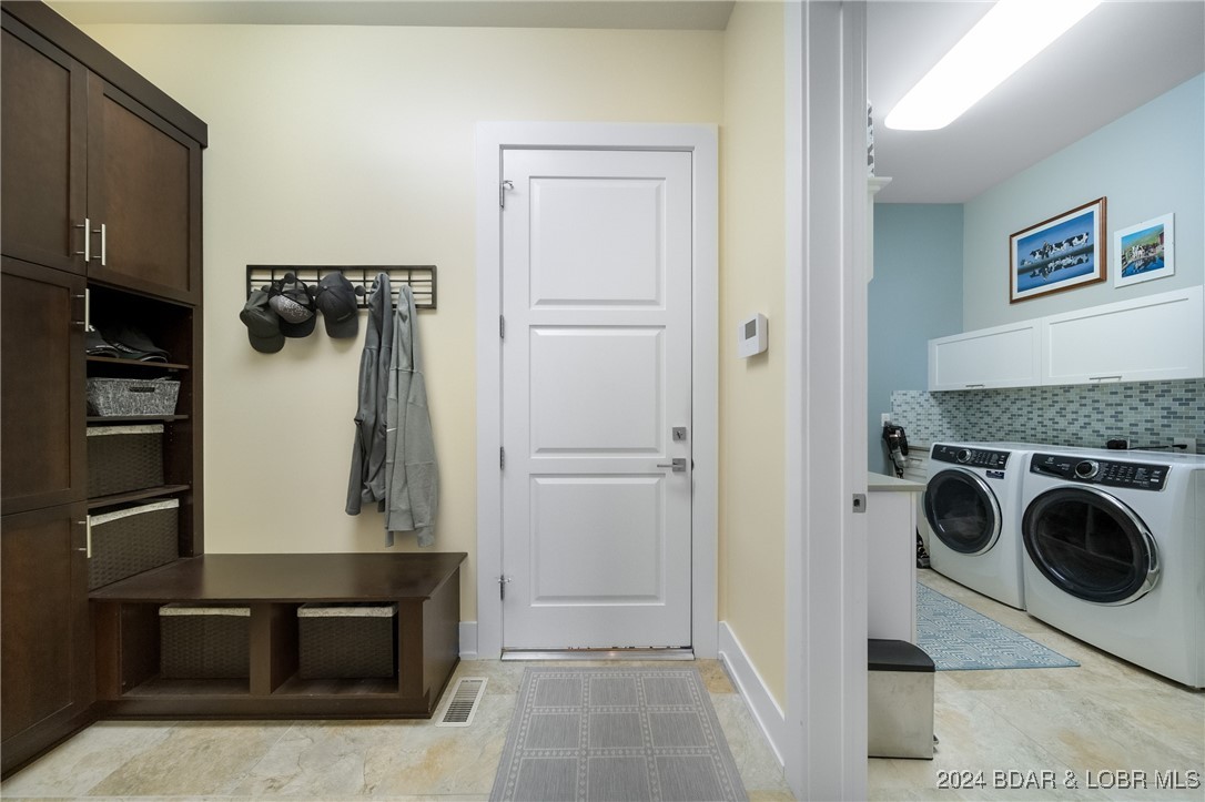 Porto Cima, Missouri 65079, United States, 4 Bedrooms Bedrooms, ,5 BathroomsBathrooms,Residential,Contingent,45852