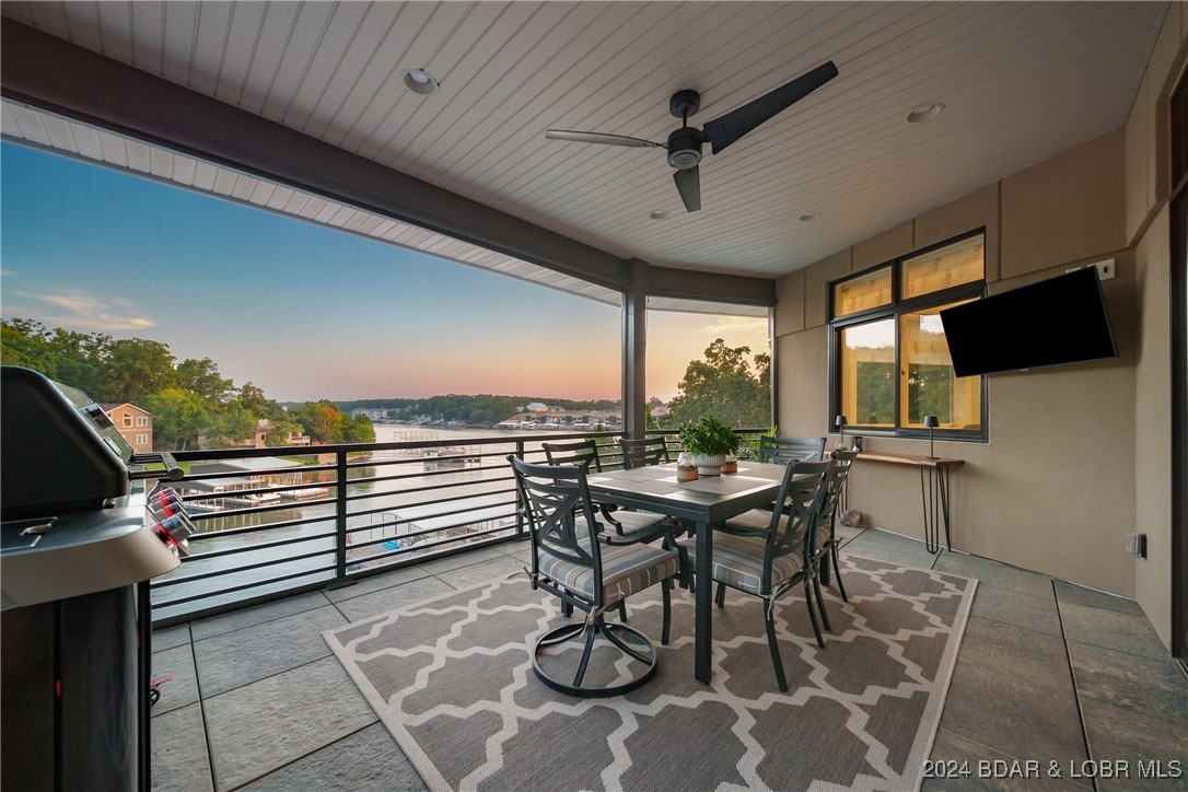 Porto Cima, Missouri 65079, United States, 4 Bedrooms Bedrooms, ,5 BathroomsBathrooms,Residential,Contingent,45852