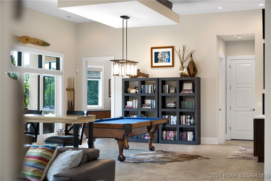 Porto Cima, Missouri 65079, United States, 4 Bedrooms Bedrooms, ,5 BathroomsBathrooms,Residential,Contingent,45852