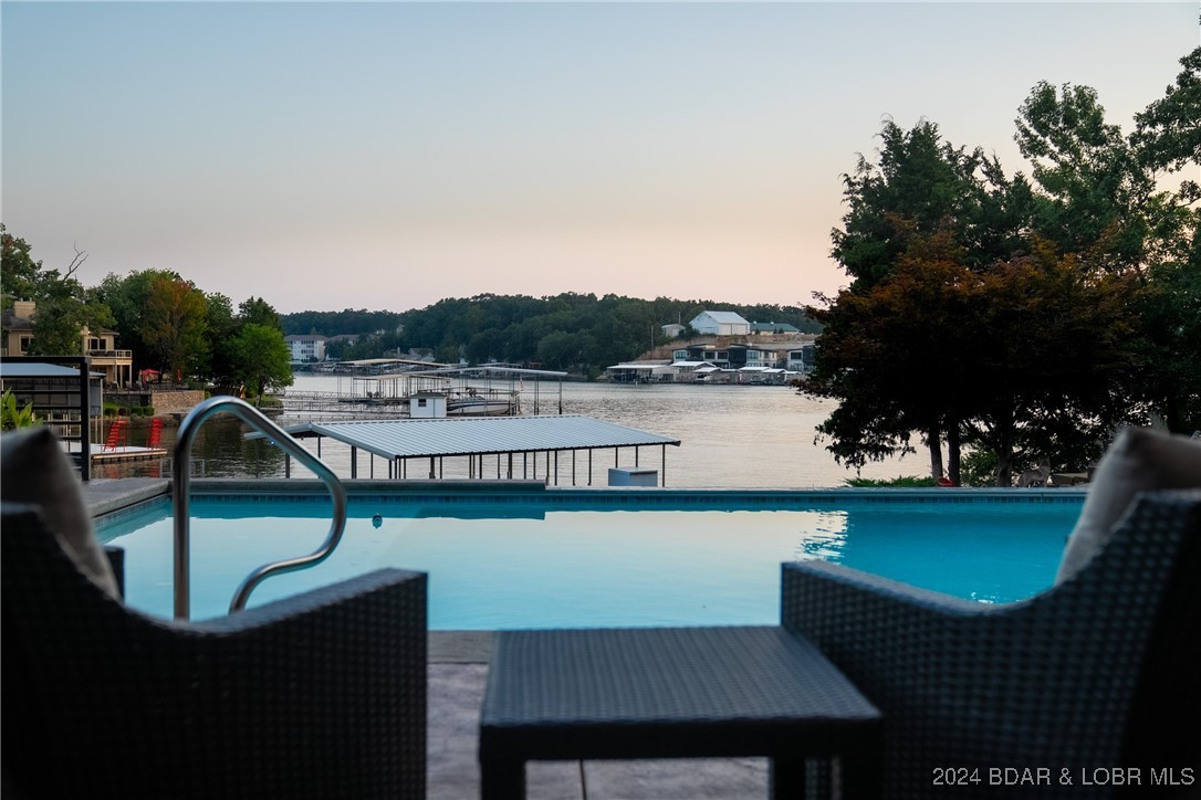 Porto Cima, Missouri 65079, United States, 4 Bedrooms Bedrooms, ,5 BathroomsBathrooms,Residential,Contingent,45852