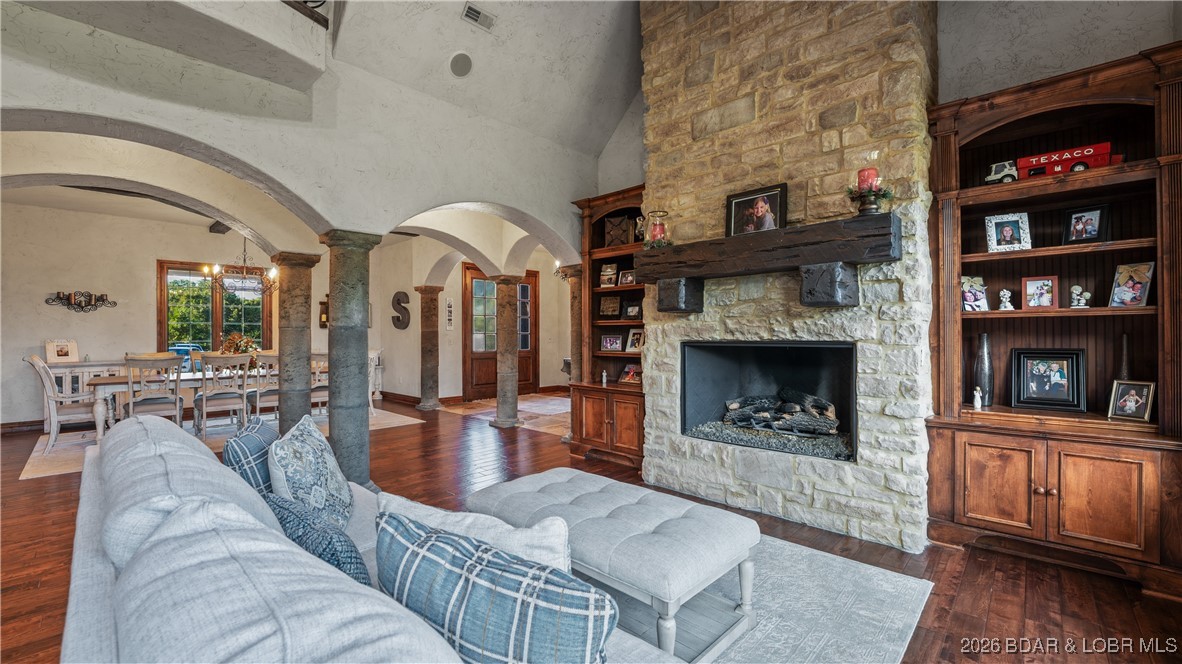 Woodland Cove - Residential