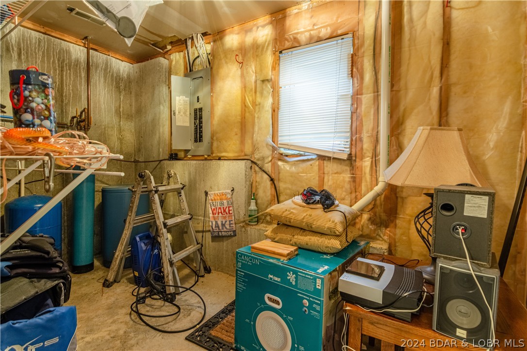 Lake Ozark, Missouri 65049, United States, 4 Bedrooms Bedrooms, ,3 BathroomsBathrooms,Residential,Contingent,50855