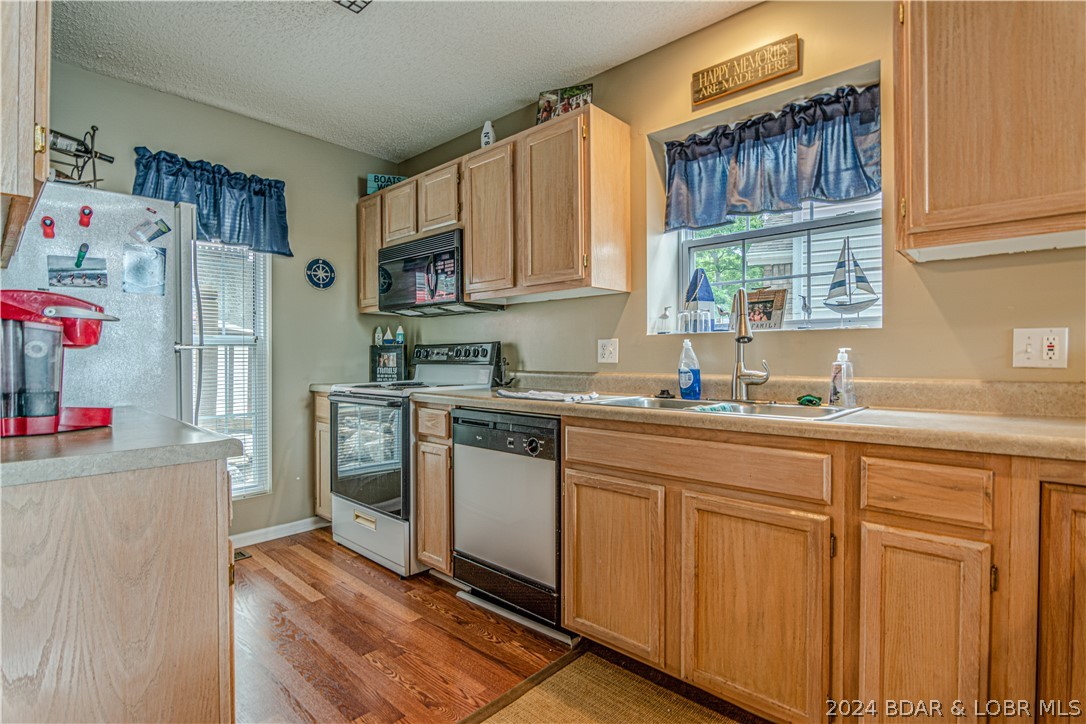 Lake Ozark, Missouri 65049, United States, 4 Bedrooms Bedrooms, ,3 BathroomsBathrooms,Residential,Contingent,50855