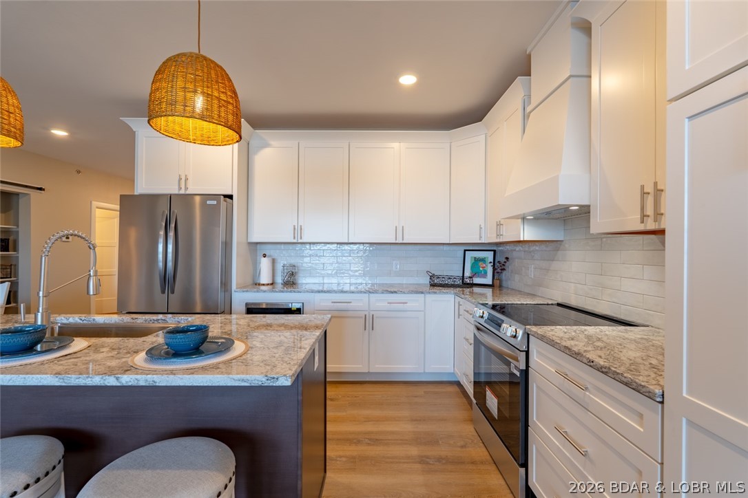 Robins at the Waters Edge Condominium - Residential