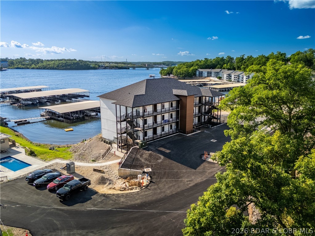 Robins at the Waters Edge Condominium - Residential