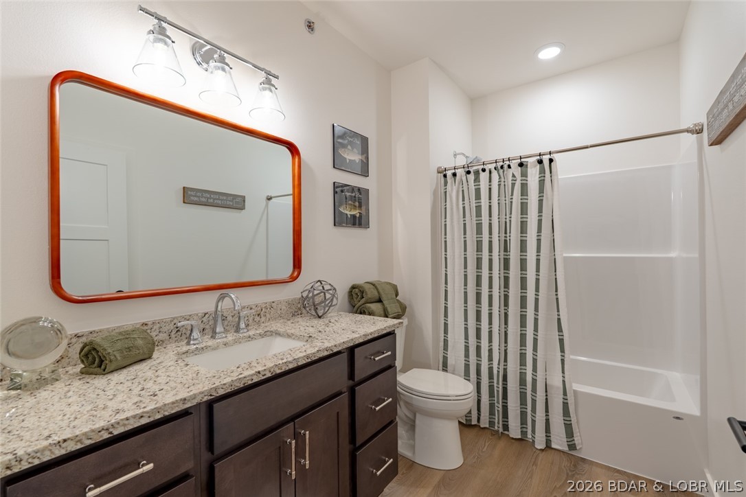 Robins at the Waters Edge Condominium - Residential