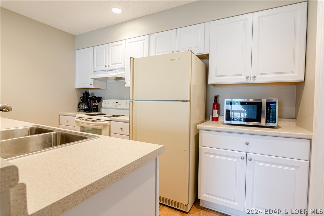 Lake Ozark, Missouri 65049, United States, 1 Bedroom Bedrooms, ,1 BathroomBathrooms,Residential,Contingent,57348