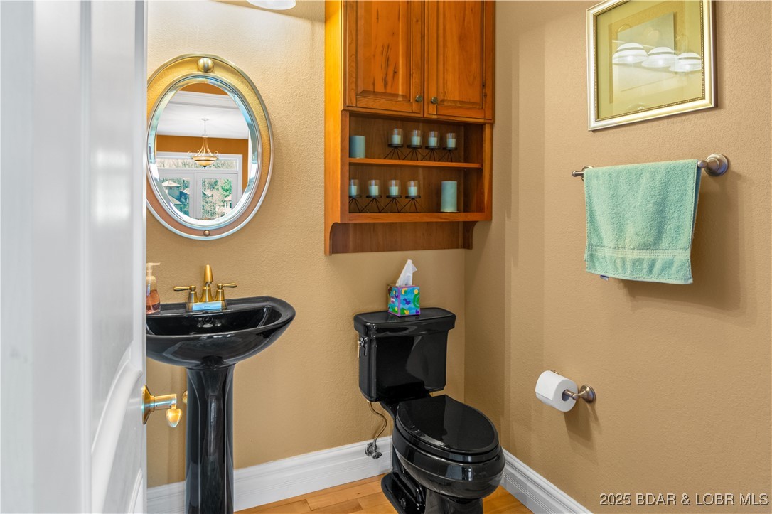 Villages, Missouri 65079, United States, 8 Bedrooms Bedrooms, ,7 BathroomsBathrooms,Residential,Active,83133