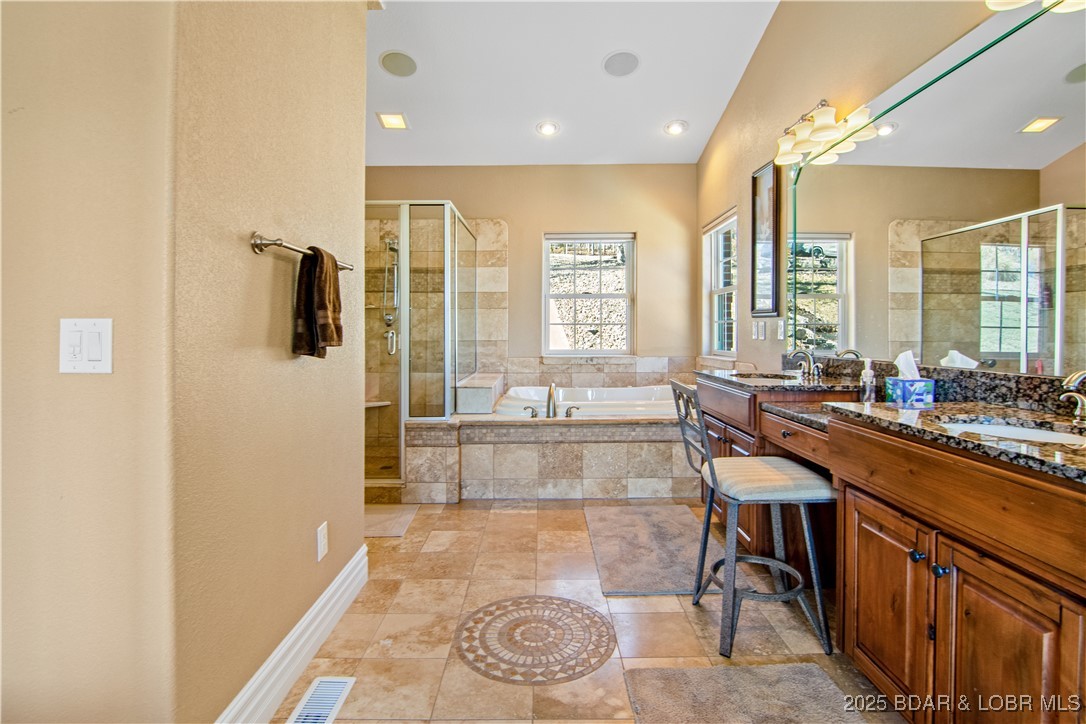 Villages, Missouri 65079, United States, 8 Bedrooms Bedrooms, ,7 BathroomsBathrooms,Residential,Active,83133