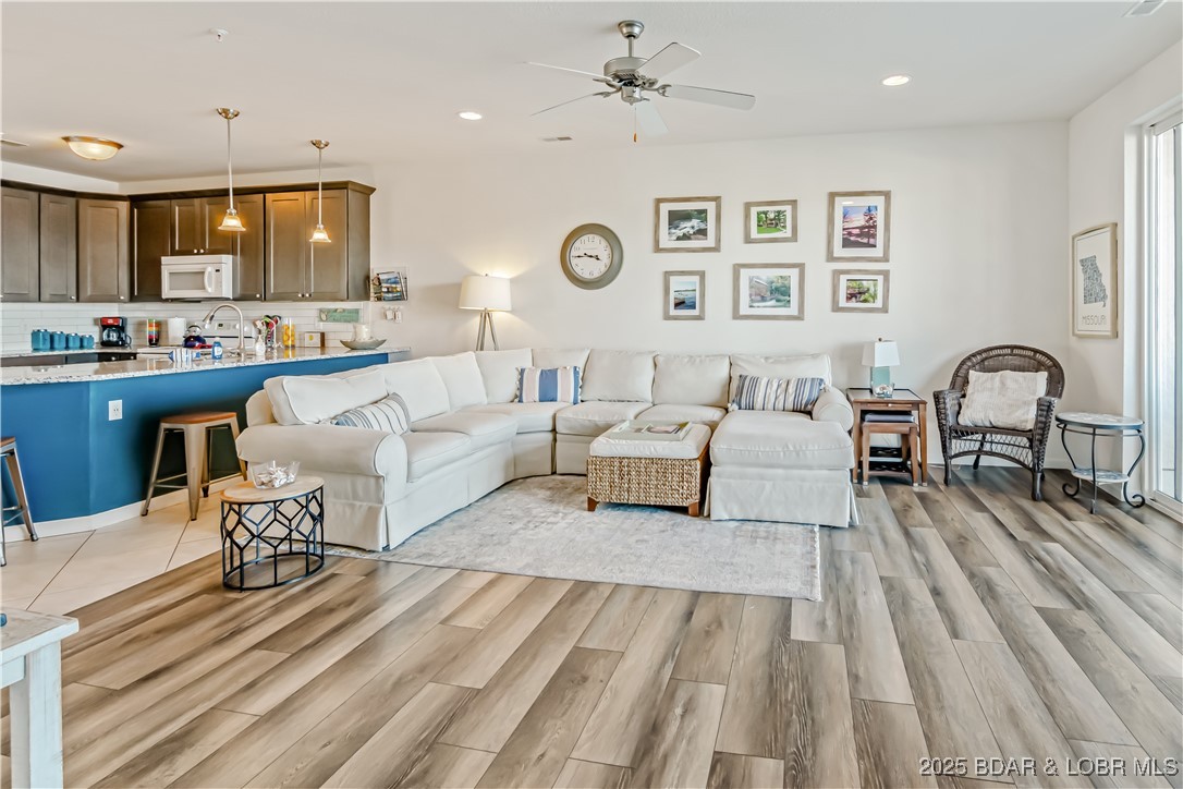 Osage Beach, Missouri 65065, United States, 3 Bedrooms Bedrooms, ,2 BathroomsBathrooms,Residential,Active,198530