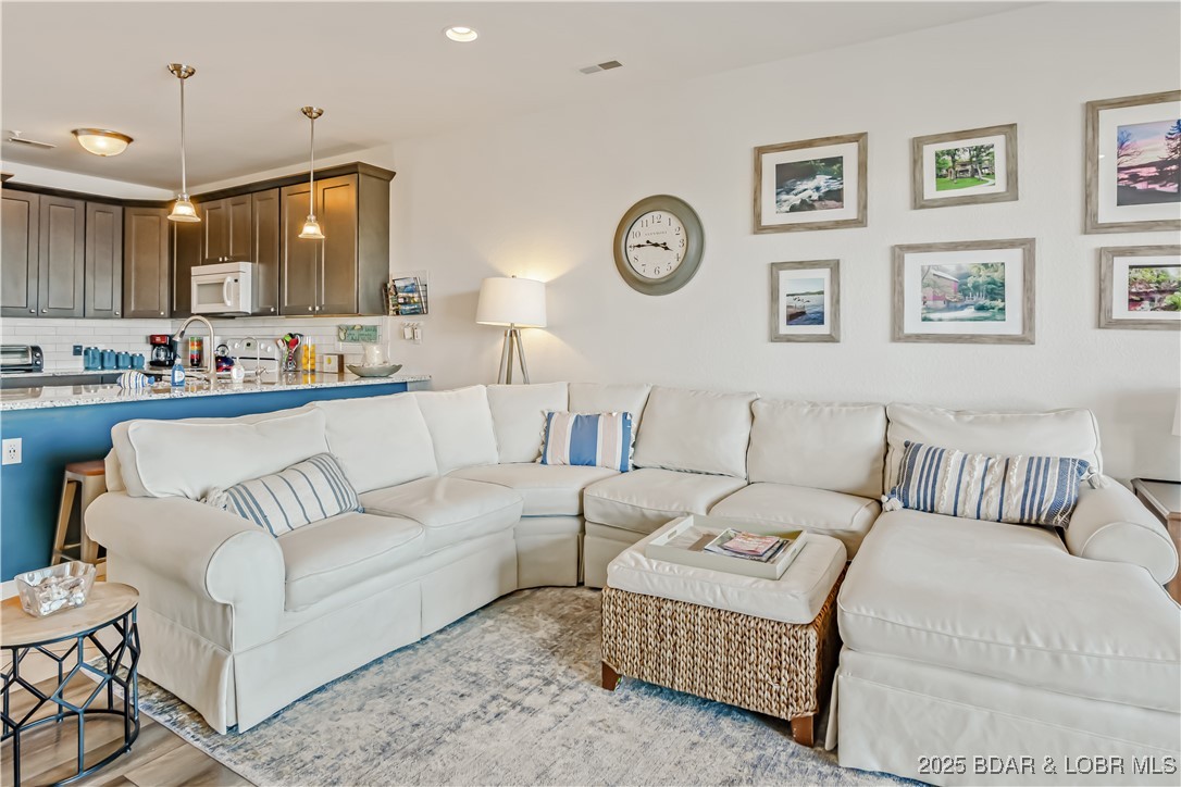 Osage Beach, Missouri 65065, United States, 3 Bedrooms Bedrooms, ,2 BathroomsBathrooms,Residential,Active,198530