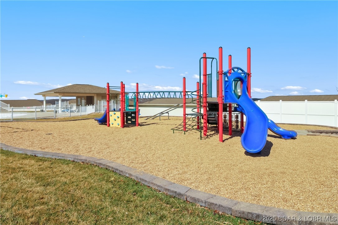 Osage Beach, Missouri 65065, United States, 3 Bedrooms Bedrooms, ,2 BathroomsBathrooms,Residential,Active,198530