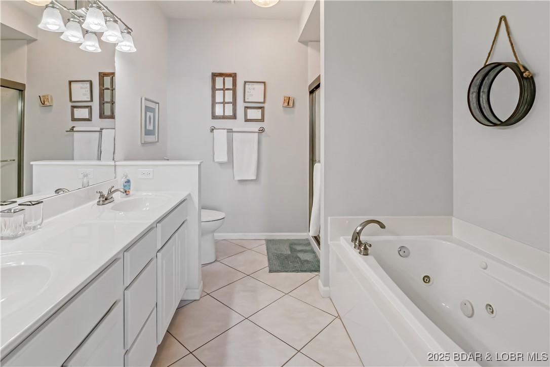 Osage Beach, Missouri 65065, United States, 3 Bedrooms Bedrooms, ,2 BathroomsBathrooms,Residential,Active,198530