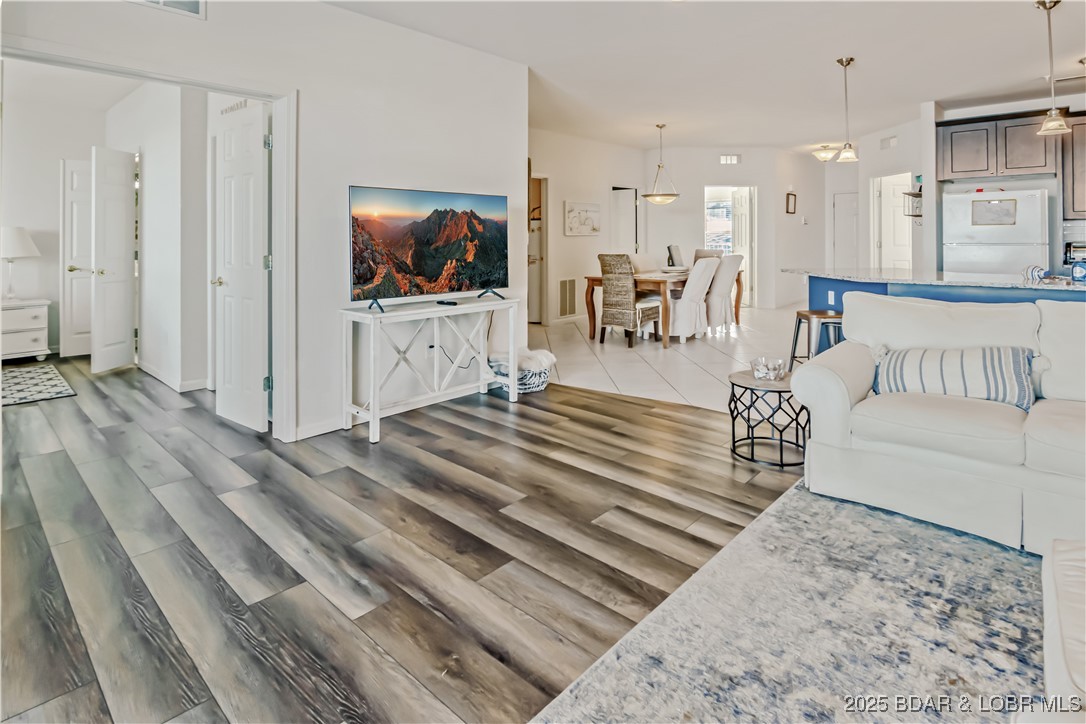 Osage Beach, Missouri 65065, United States, 3 Bedrooms Bedrooms, ,2 BathroomsBathrooms,Residential,Active,198530