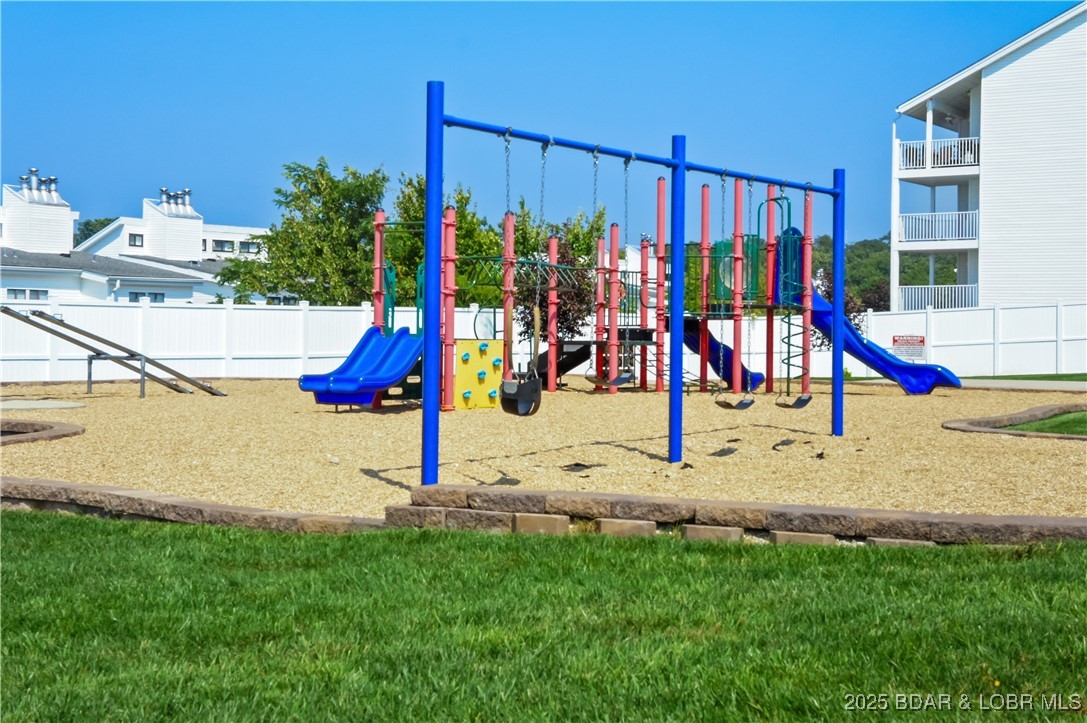 Osage Beach, Missouri 65065, United States, 3 Bedrooms Bedrooms, ,2 BathroomsBathrooms,Residential,Active,198530