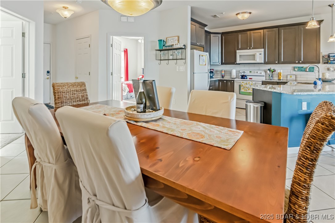 Osage Beach, Missouri 65065, United States, 3 Bedrooms Bedrooms, ,2 BathroomsBathrooms,Residential,Active,198530