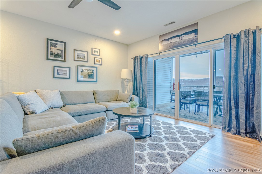 Rocky Mount, Missouri 65072, United States, 3 Bedrooms Bedrooms, ,2 BathroomsBathrooms,Residential,Contingent,64902