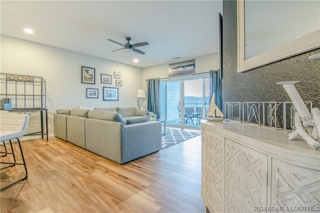 Rocky Mount, Missouri 65072, United States, 3 Bedrooms Bedrooms, ,2 BathroomsBathrooms,Residential,Contingent,64902