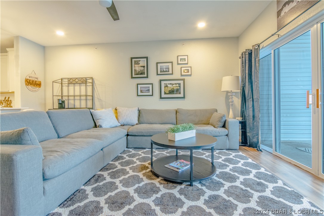 Rocky Mount, Missouri 65072, United States, 3 Bedrooms Bedrooms, ,2 BathroomsBathrooms,Residential,Contingent,64902