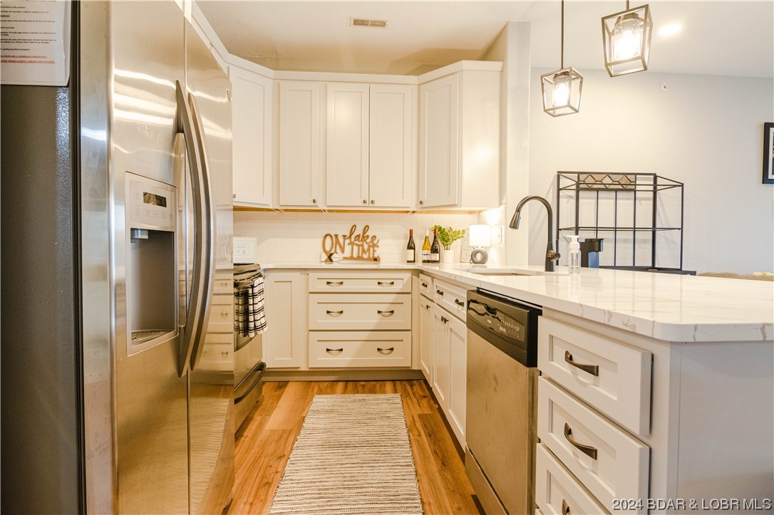 Rocky Mount, Missouri 65072, United States, 3 Bedrooms Bedrooms, ,2 BathroomsBathrooms,Residential,Contingent,64902