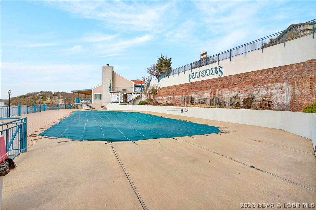 Palisades Condominium - Residential