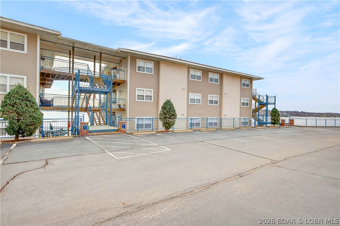 Palisades Condominium - Residential