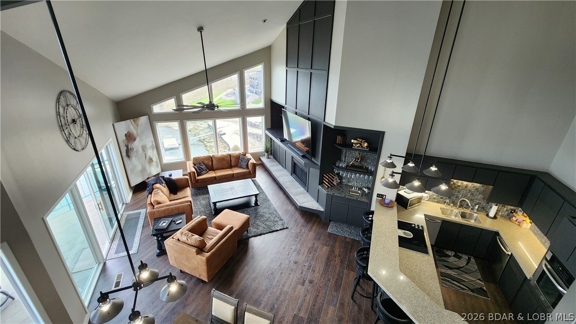 Spindrifter Condominiums - Residential