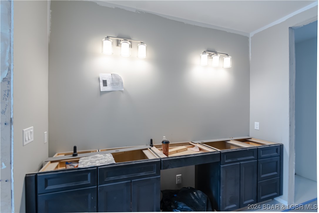 Four Seasons, Missouri 65049, United States, 5 Bedrooms Bedrooms, ,3 BathroomsBathrooms,Residential,Contingent,46465