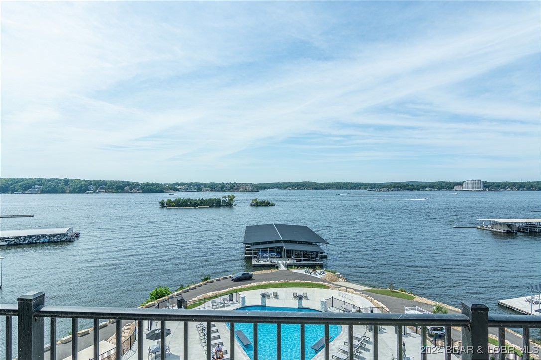 Four Seasons, Missouri 65049, United States, 5 Bedrooms Bedrooms, ,3 BathroomsBathrooms,Residential,Contingent,46465