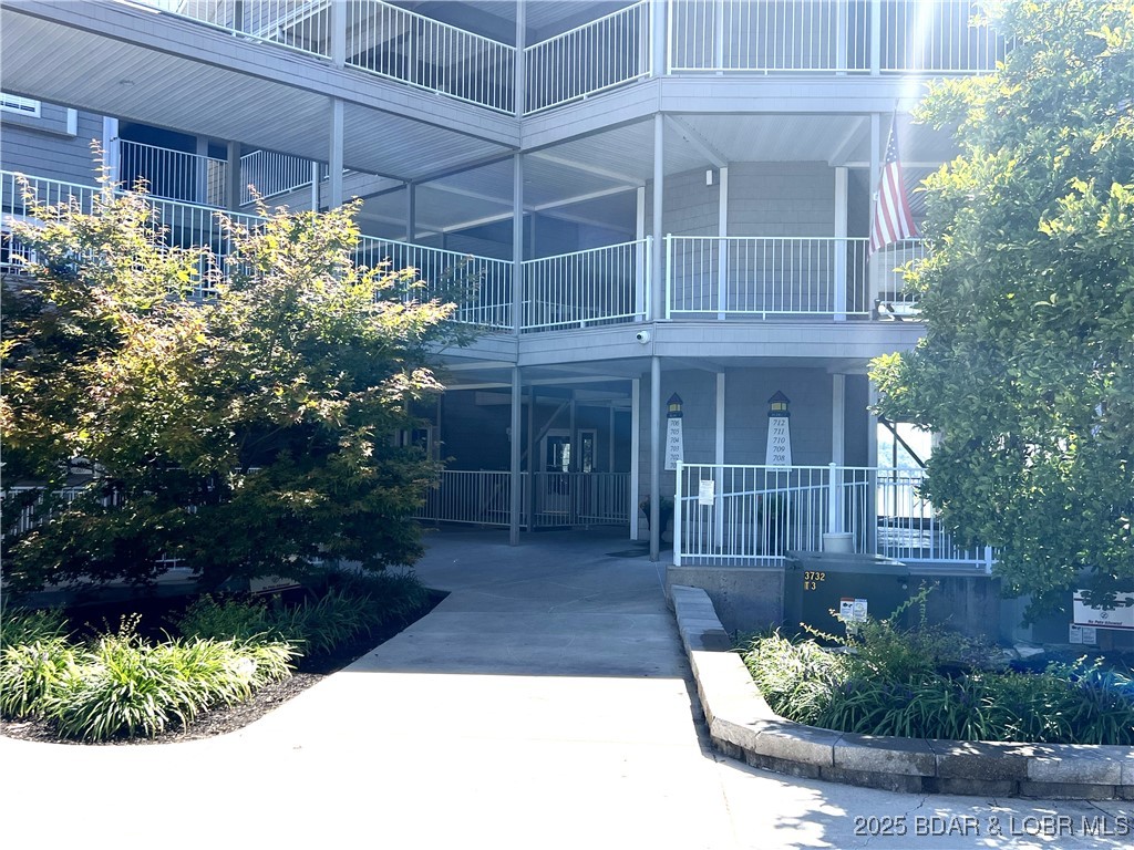 Lighthouse Pointe Condominium - Residential