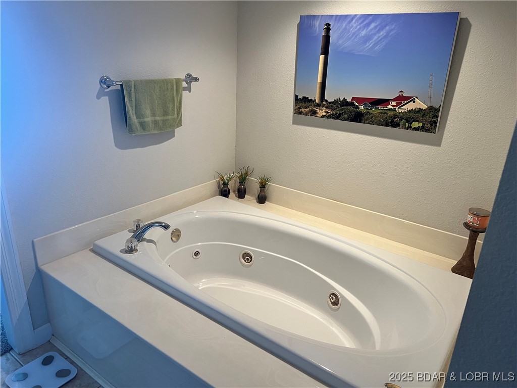 Lighthouse Pointe Condominium - Residential