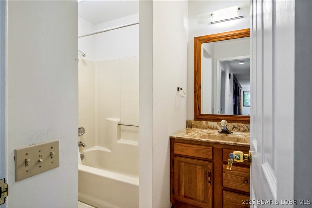 Four Seasons, Missouri 65049, United States, 3 Bedrooms Bedrooms, ,3 BathroomsBathrooms,Residential,Contingent,175553